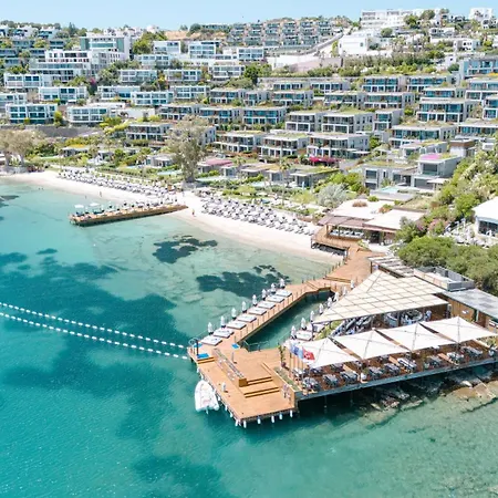 Ferienhaus 4-Bedroom Luxury Villa In 5 Star Resort Seafront