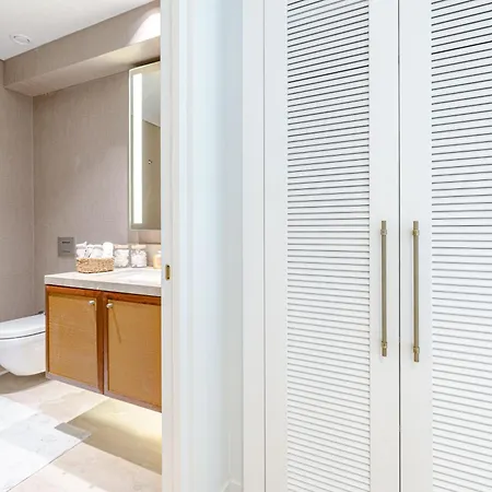 Σπίτι διακοπών 4-bedroom Luxury In 5 Star Seafront *
